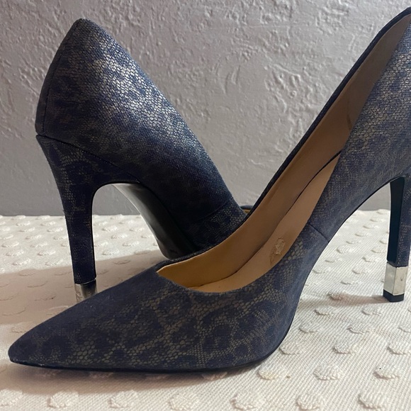 GUESS Blue Leopard Print Stilettos - Picture 16 of 16